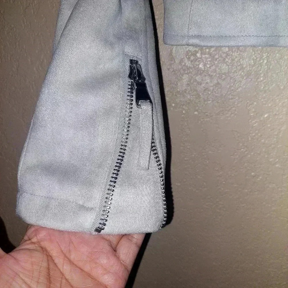 John + Jenn Faux Suede Moto Jacket Gray with Grommet Detail size S - Picture 3 of 10